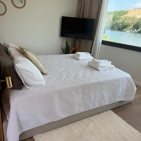 Marina - Cozy Riverside House Casa vacanze